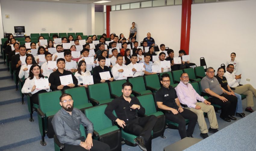 Entrega de reconocimientos a estudiantes con excelencia académica del cuatrimestre enero – abril 2024