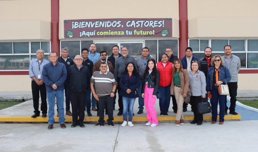 Visita de académicos y jefes de departamento del CBTis 220