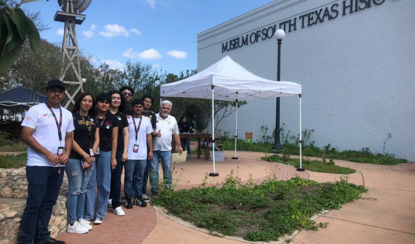 Estudiantes de la UPRR visitan el Museum of South Texas History