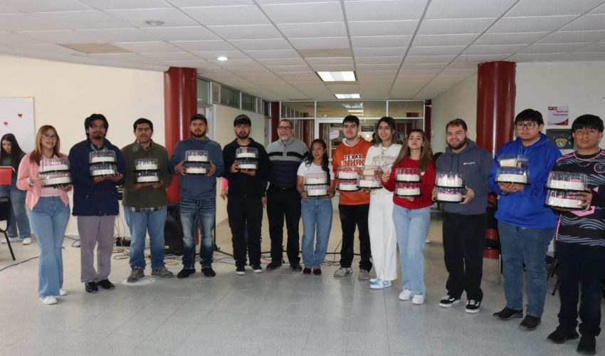 Estudiantes celebran con entusiasmo el Día del Amor y la Amistad
